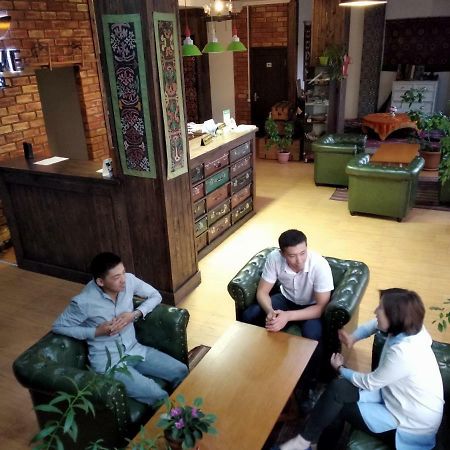 Olive Hotel Bishkek Esterno foto